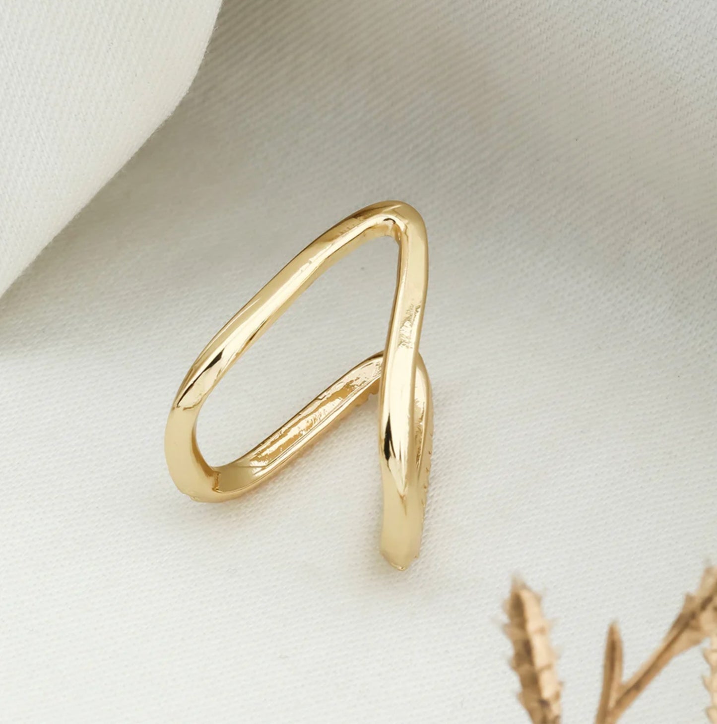 Stone-Studded V-Shaped Reversible Ring