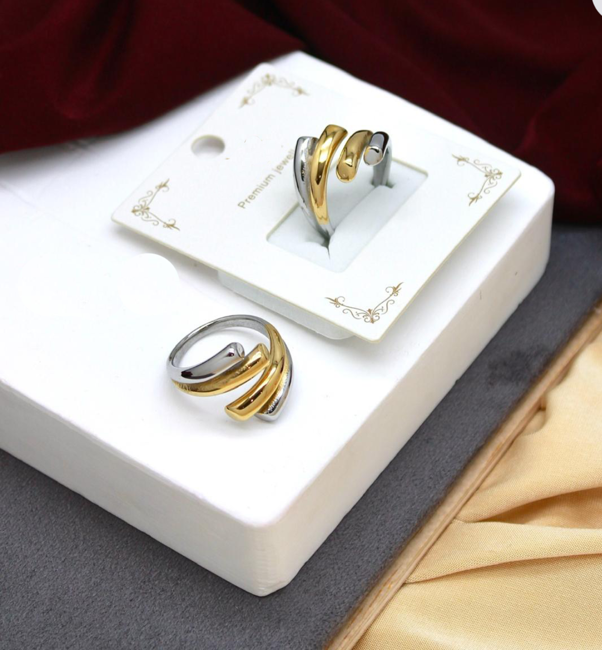 Dual Tone Swirl Ring