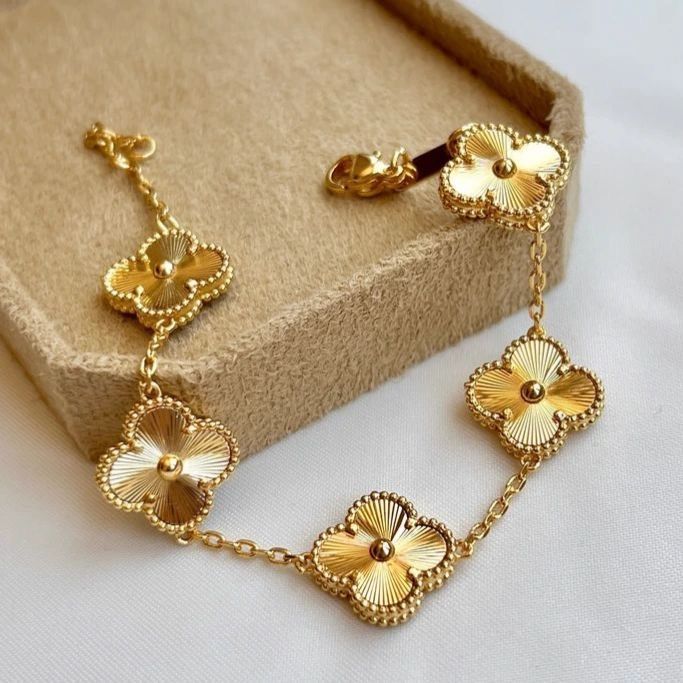 Reversible Clove Bracelet