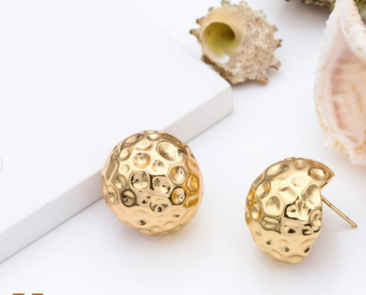 Retro Hollow Ball Stud Earring