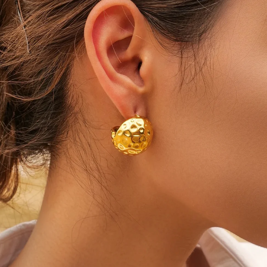 Retro Hollow Ball Stud Earring