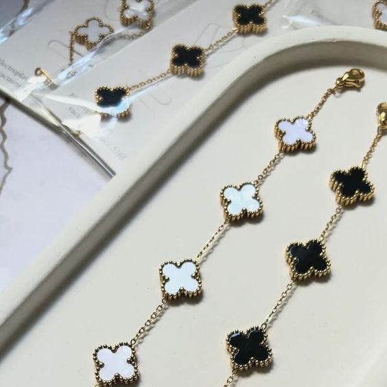 Reversible Clove Bracelet